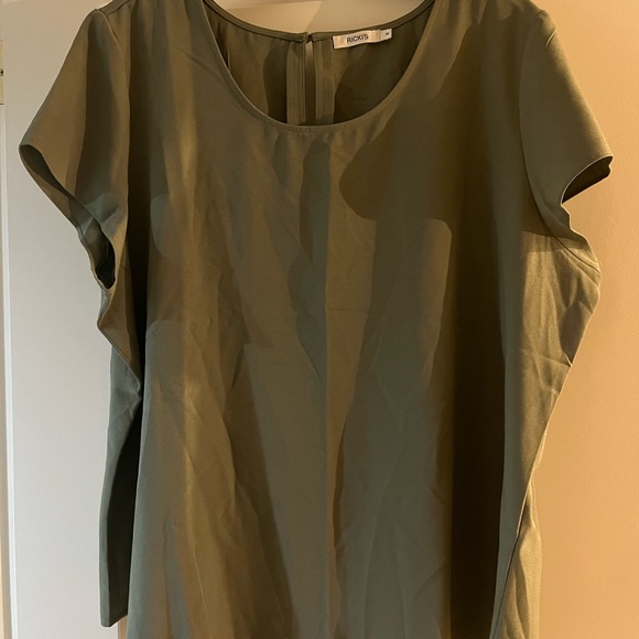 Grey-green flowy shell top - Picture 3 of 5